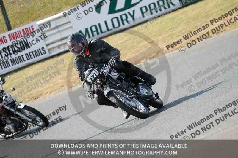 Vintage motorcycle club;eventdigitalimages;mallory park;mallory park trackday photographs;no limits trackdays;peter wileman photography;trackday digital images;trackday photos;vmcc festival 1000 bikes photographs